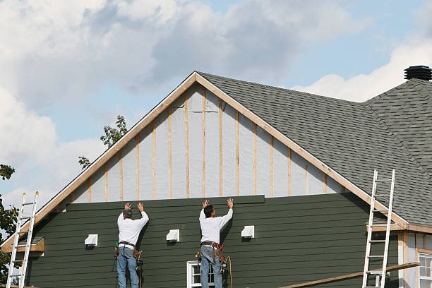 Professional Siding technician working in Reidsville, GA
